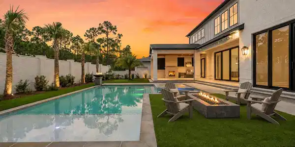 Image 2: Pool Twilight
