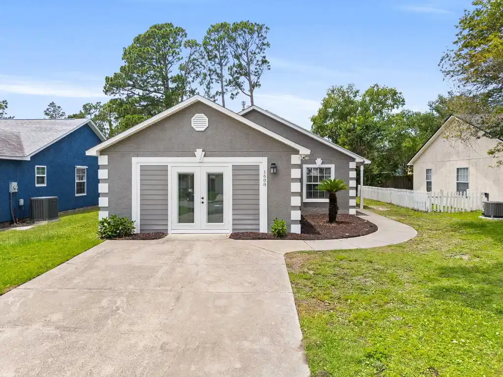 Image 1: 1-web-or-mls-PANHANDLE - 1608 VECUNA CIR