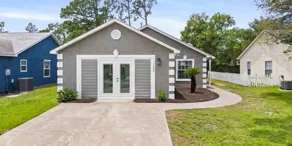 1608 Vecuna Circle