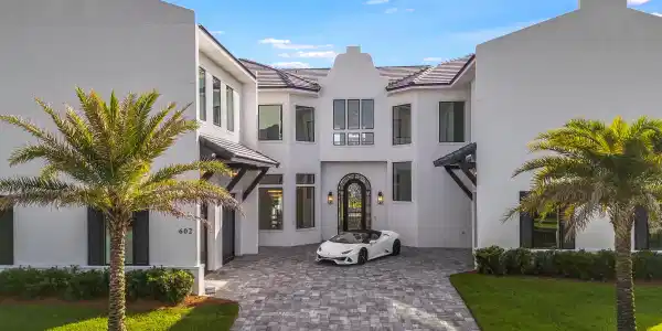 602 Lagoon Dr Drive