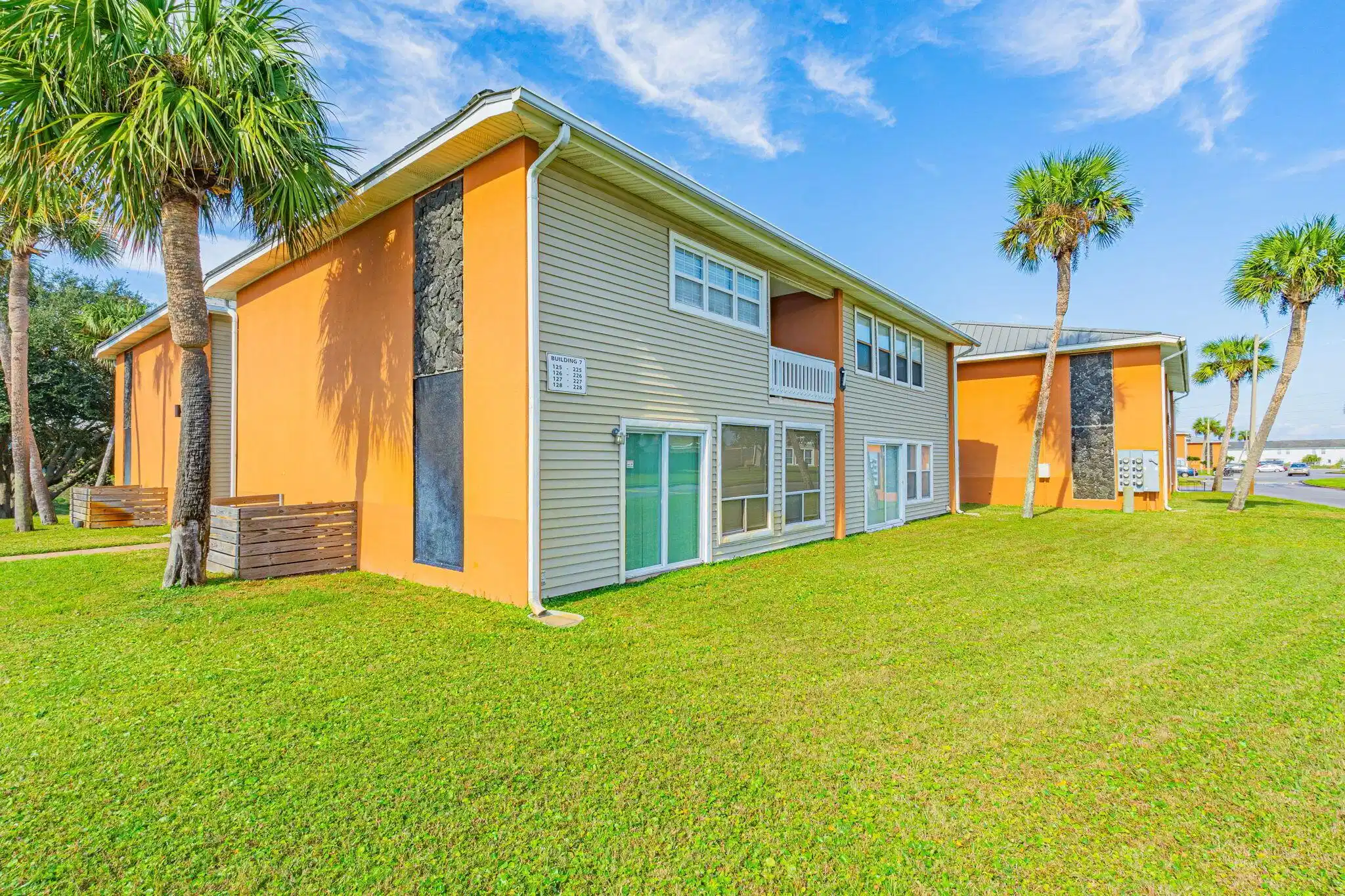 Image 1: 1-web-or-mls-1 DSC05444-HDR-2