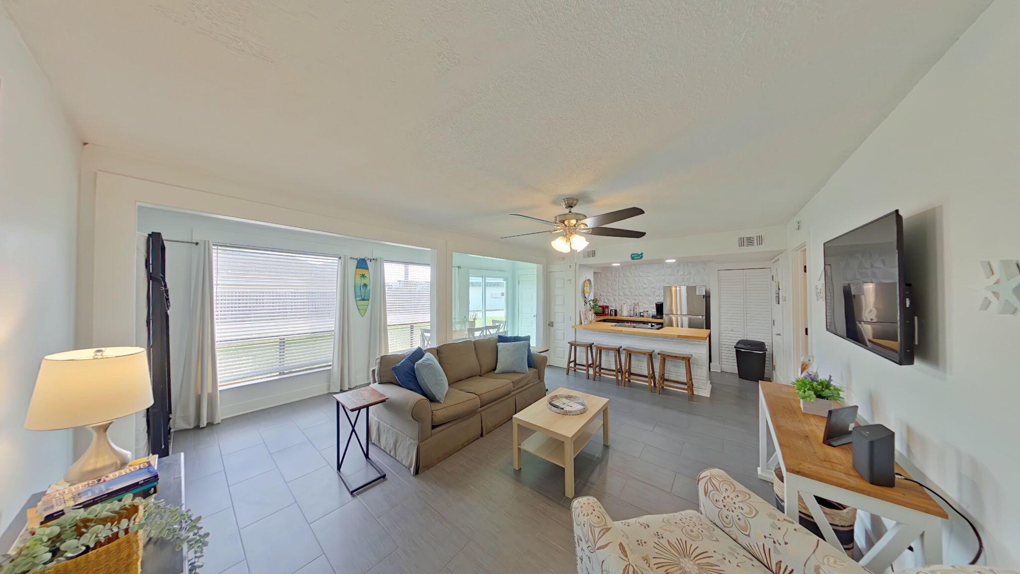Image 4: 4-web-or-mls-4 Living Room-6
