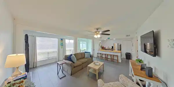 Image 4: 4-web-or-mls-4 Living Room-6