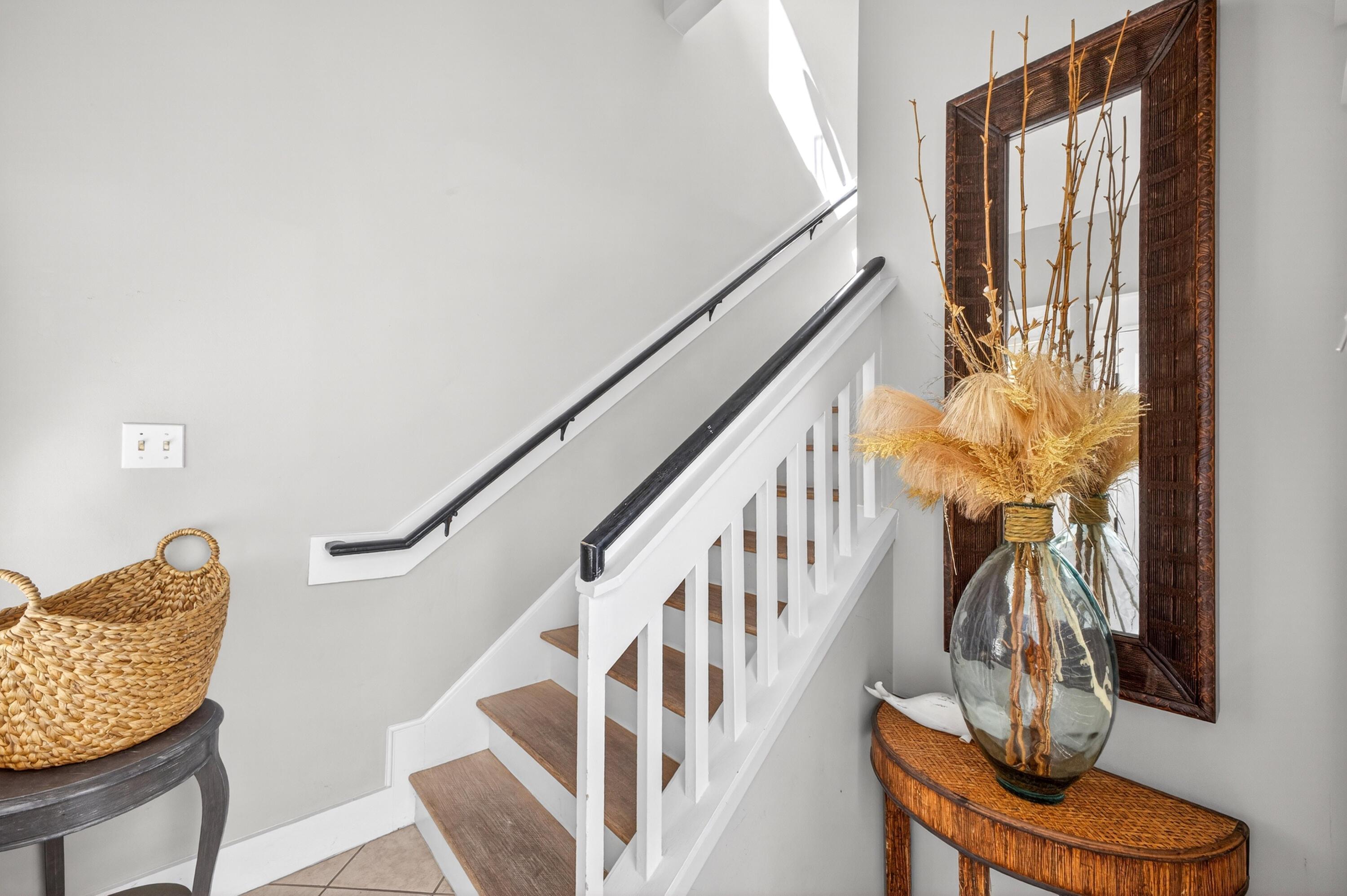 Image 3: Entryway