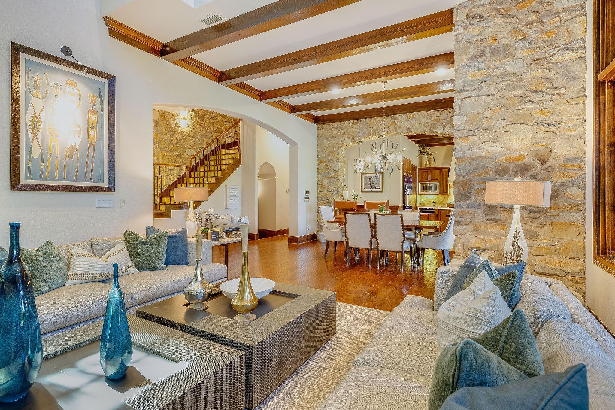 Image 3: Living Area