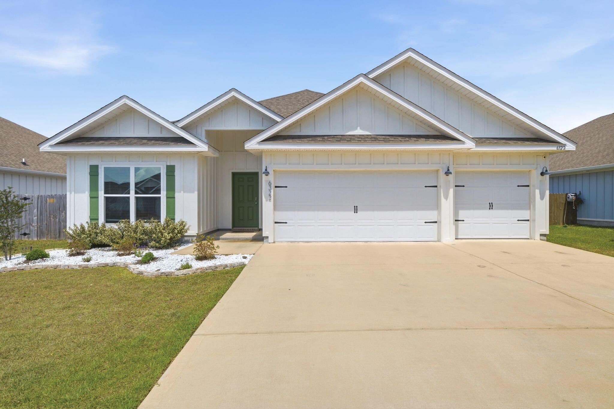 Image 2: 3 car garage and fenced