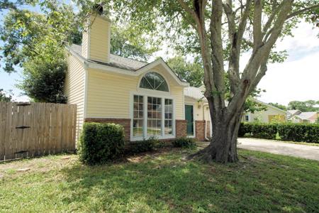 388 NW Canterbury Circle