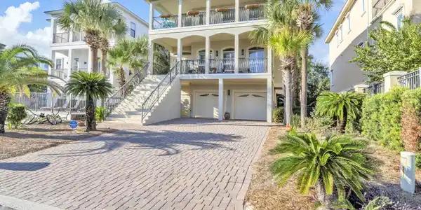 Image 2: 4-web-or-mls-DSC08708