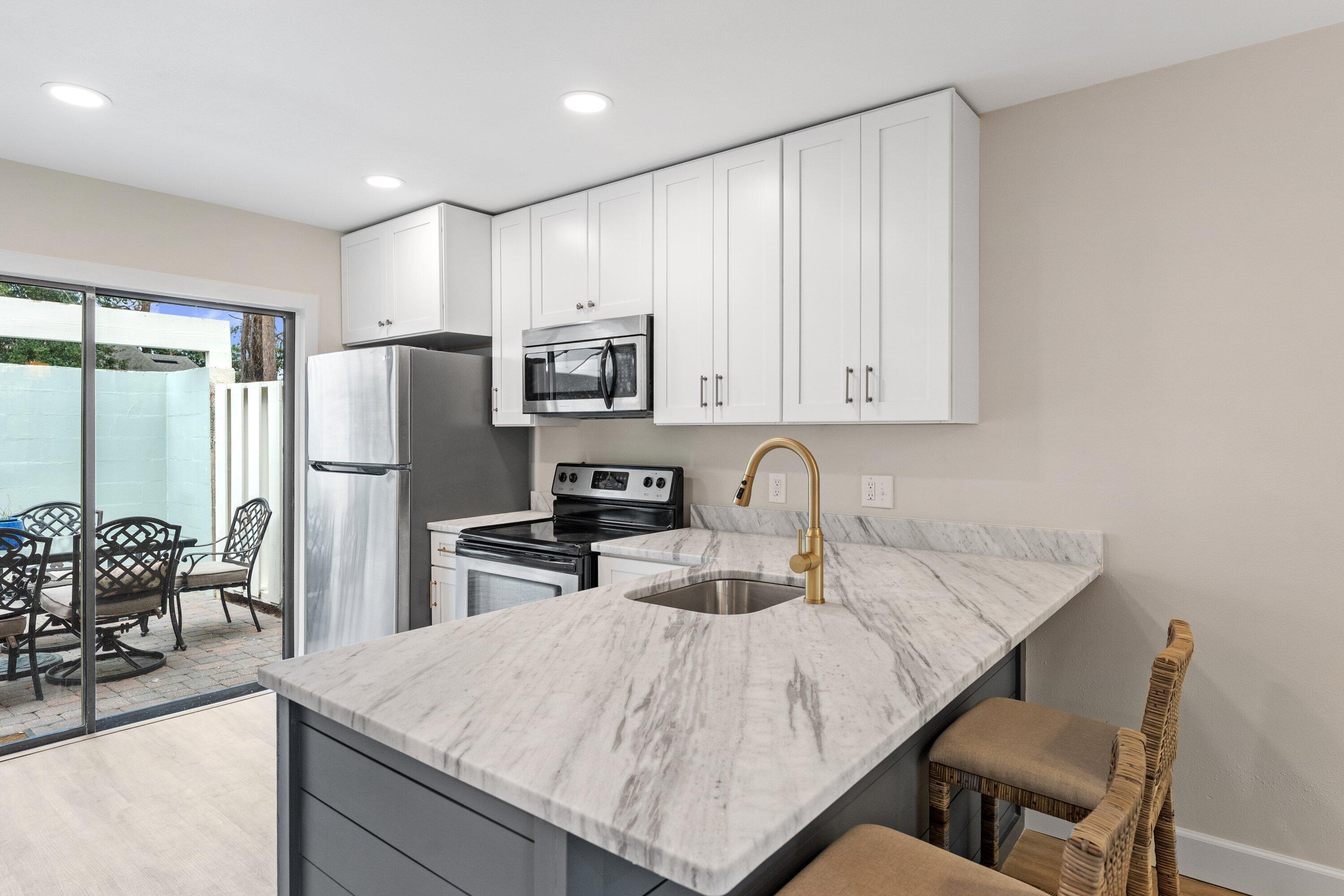 Image 2: Breakfast bar and new cabinets