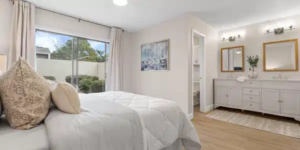Image 4: Master Suite