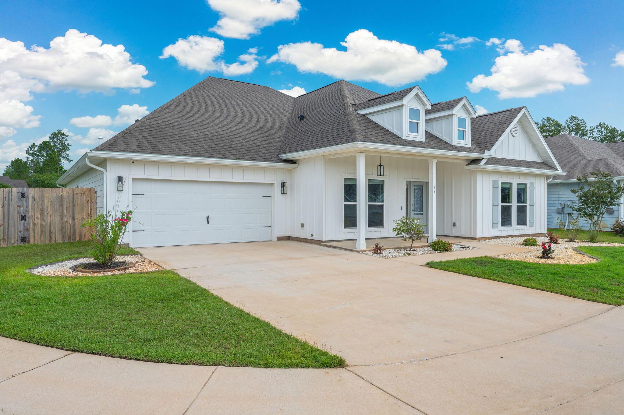 Image 2: Welcome Home to 15 E Oak Trees Lane!