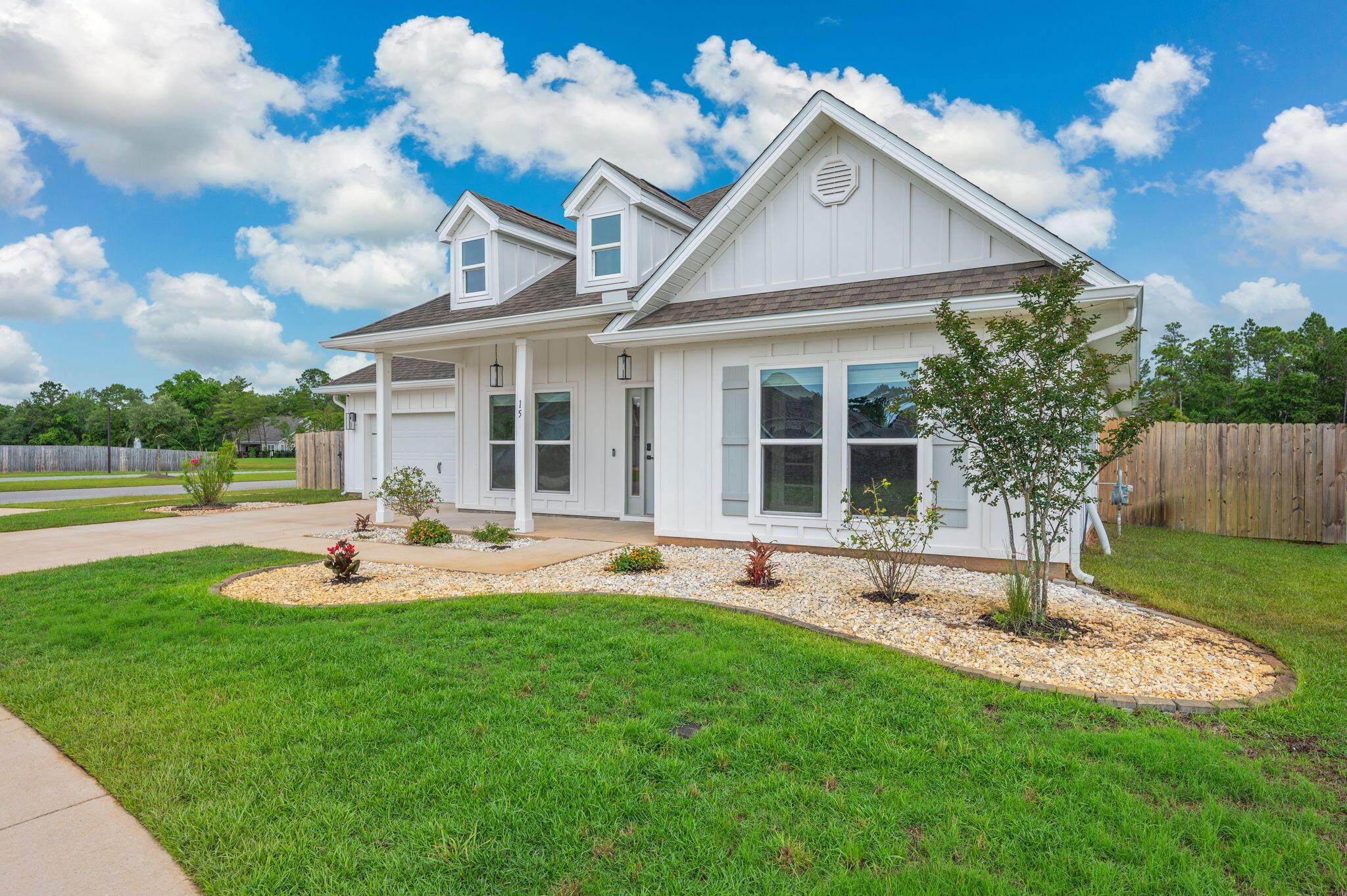 Image 3: Welcome Home to 15 E Oak Trees Lane!