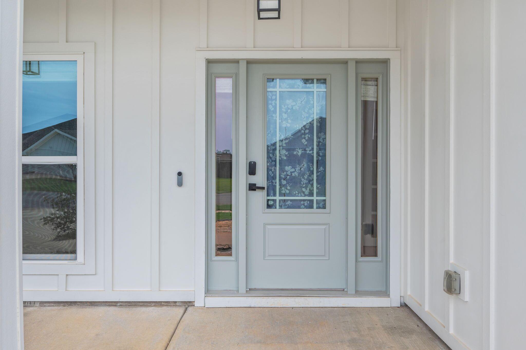 Image 4: Welcoming Covered Front Porch