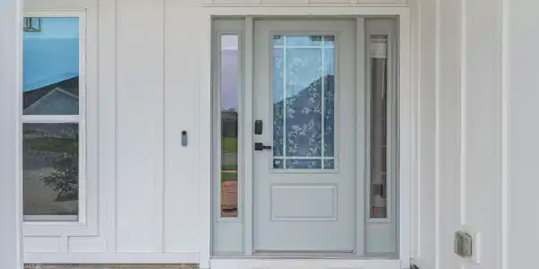 Image 4: Welcoming Covered Front Porch