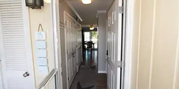 Image 2: Entry