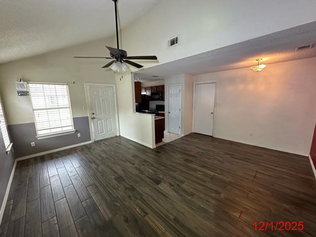 Image 3: Living Room