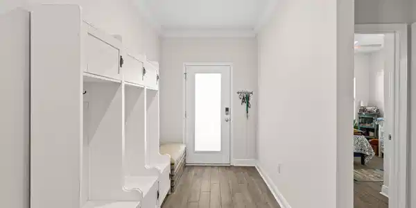 Image 4: Entryway