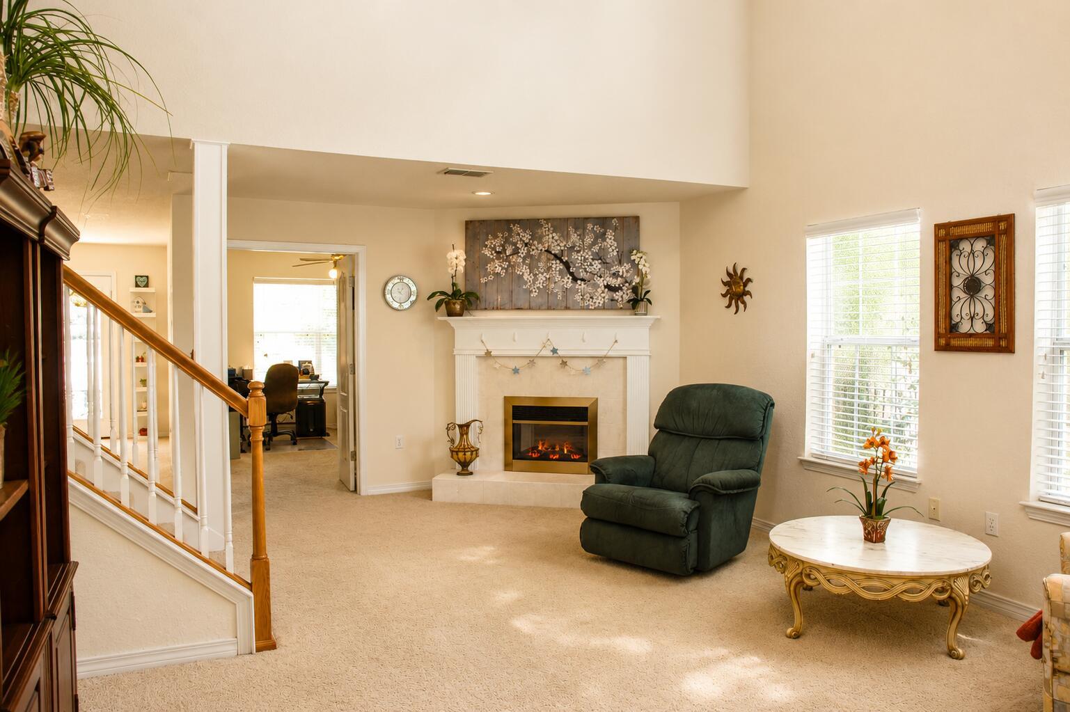 Image 3: Family room 1
