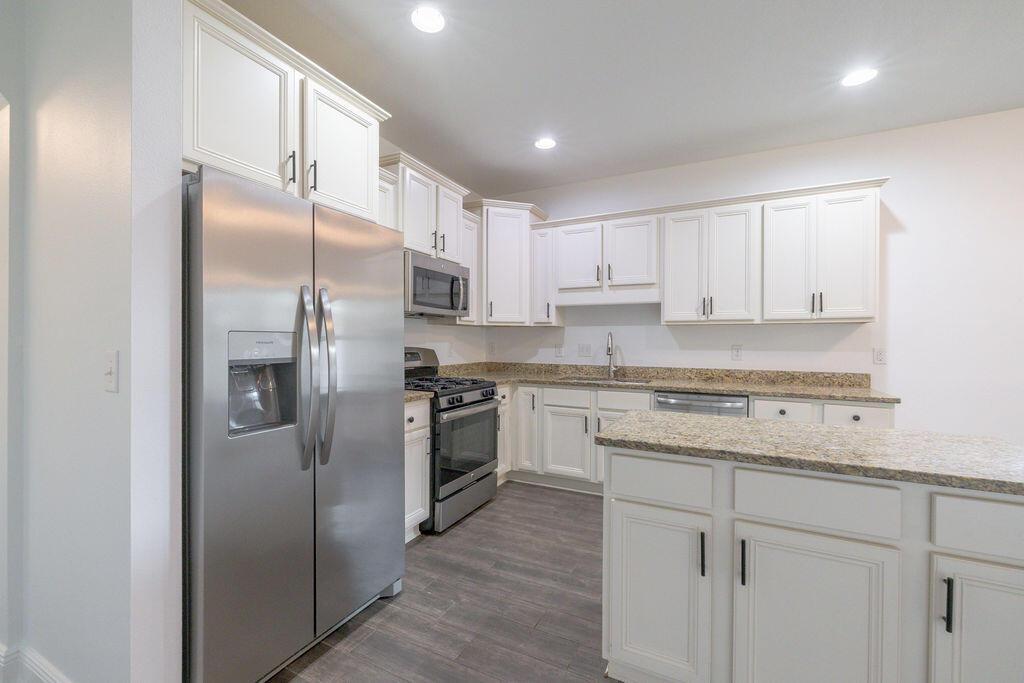 Image 3: Kitchen
