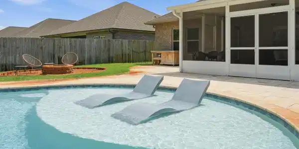 Image 2: Beautiful Pool