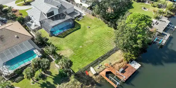 138 W Country Club Drive
