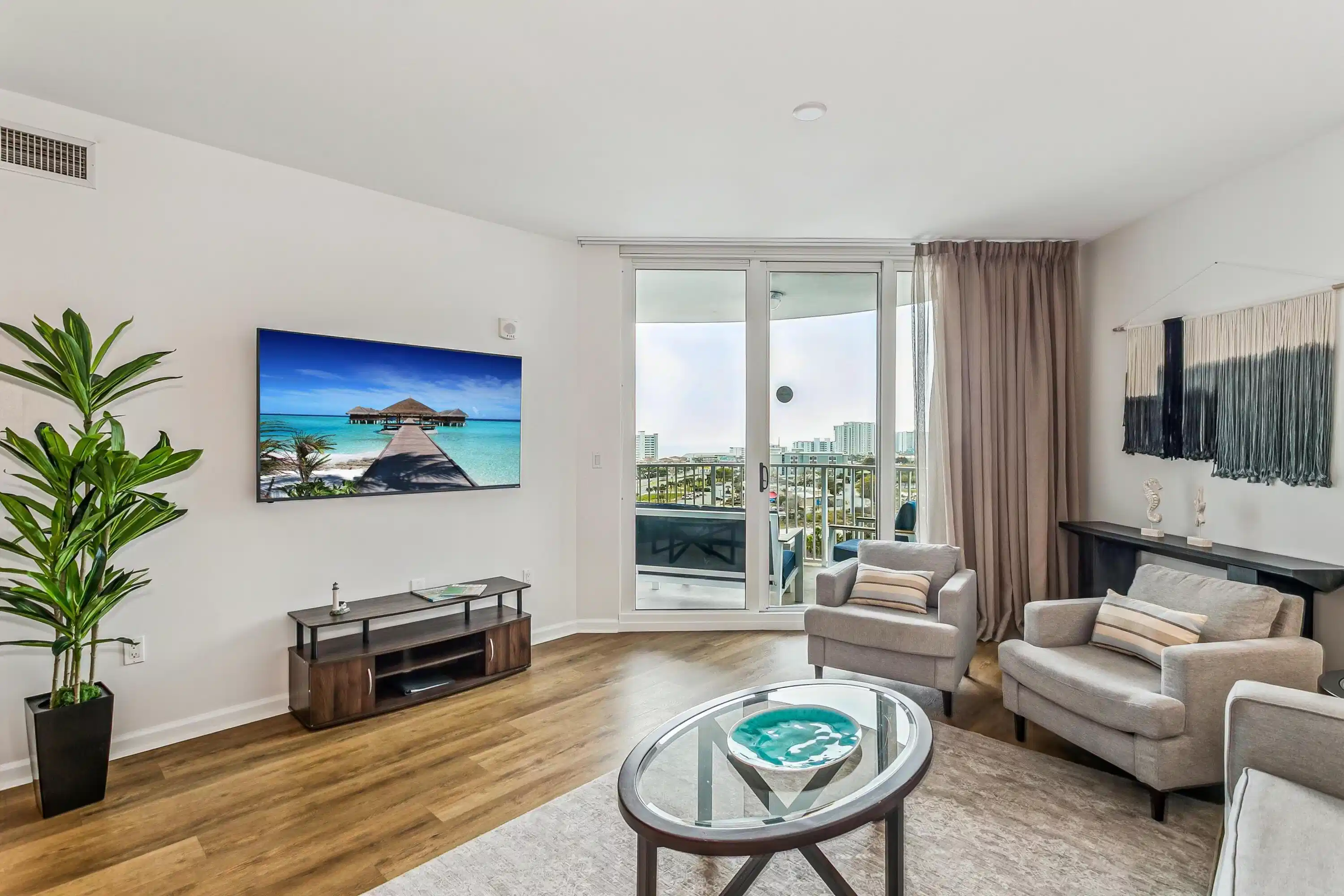 Image 1: Living Room