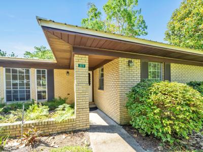 377 NW Marie Circle
