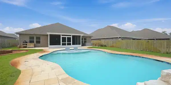 Image 3: Beautiful Pool