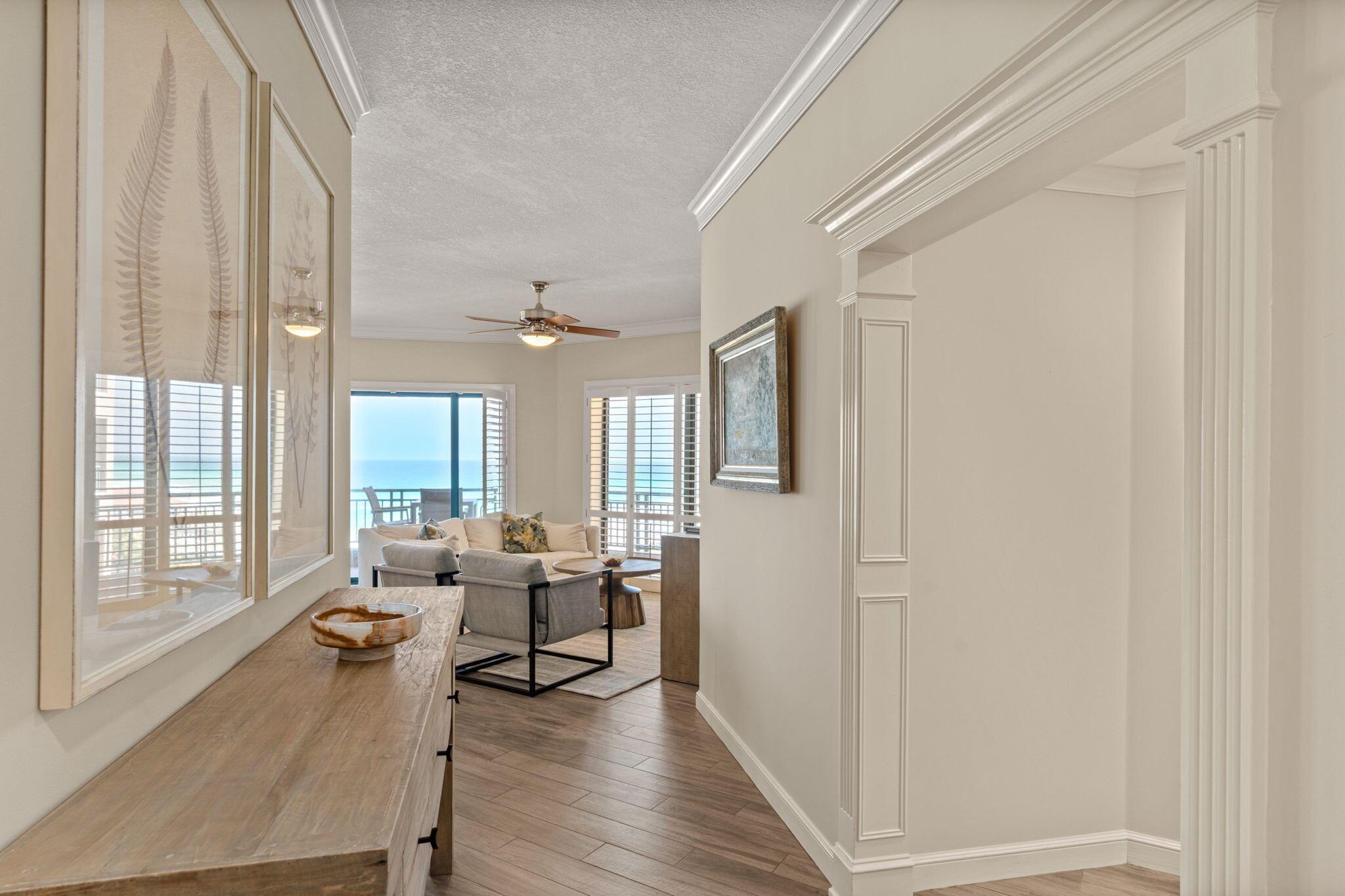 Image 2: Generous and welcoming foyer