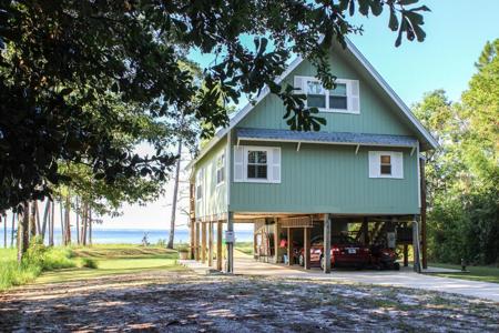 96 Alden Lane