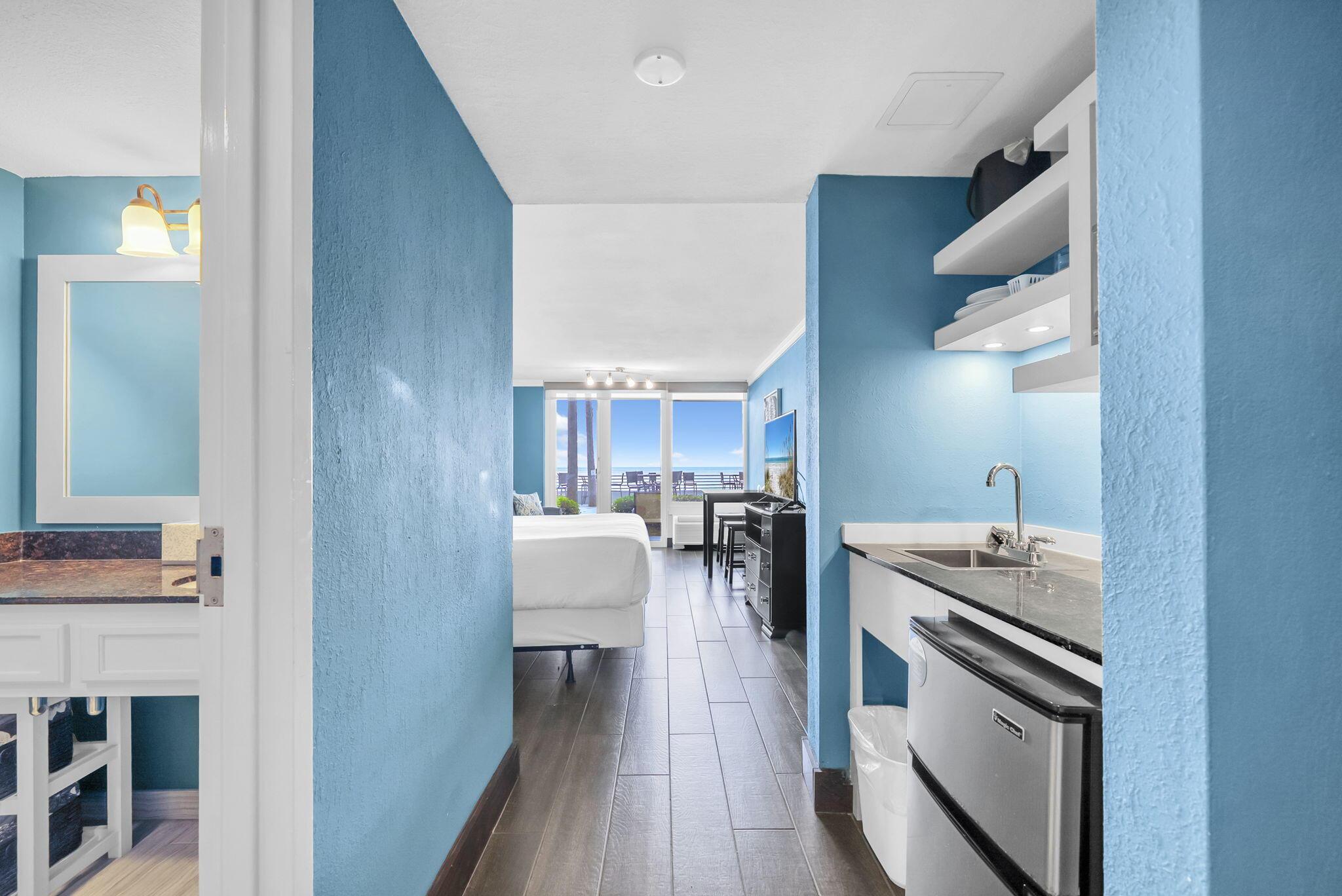 Image 4: 200SandestinBlvd6180MiramarBch
