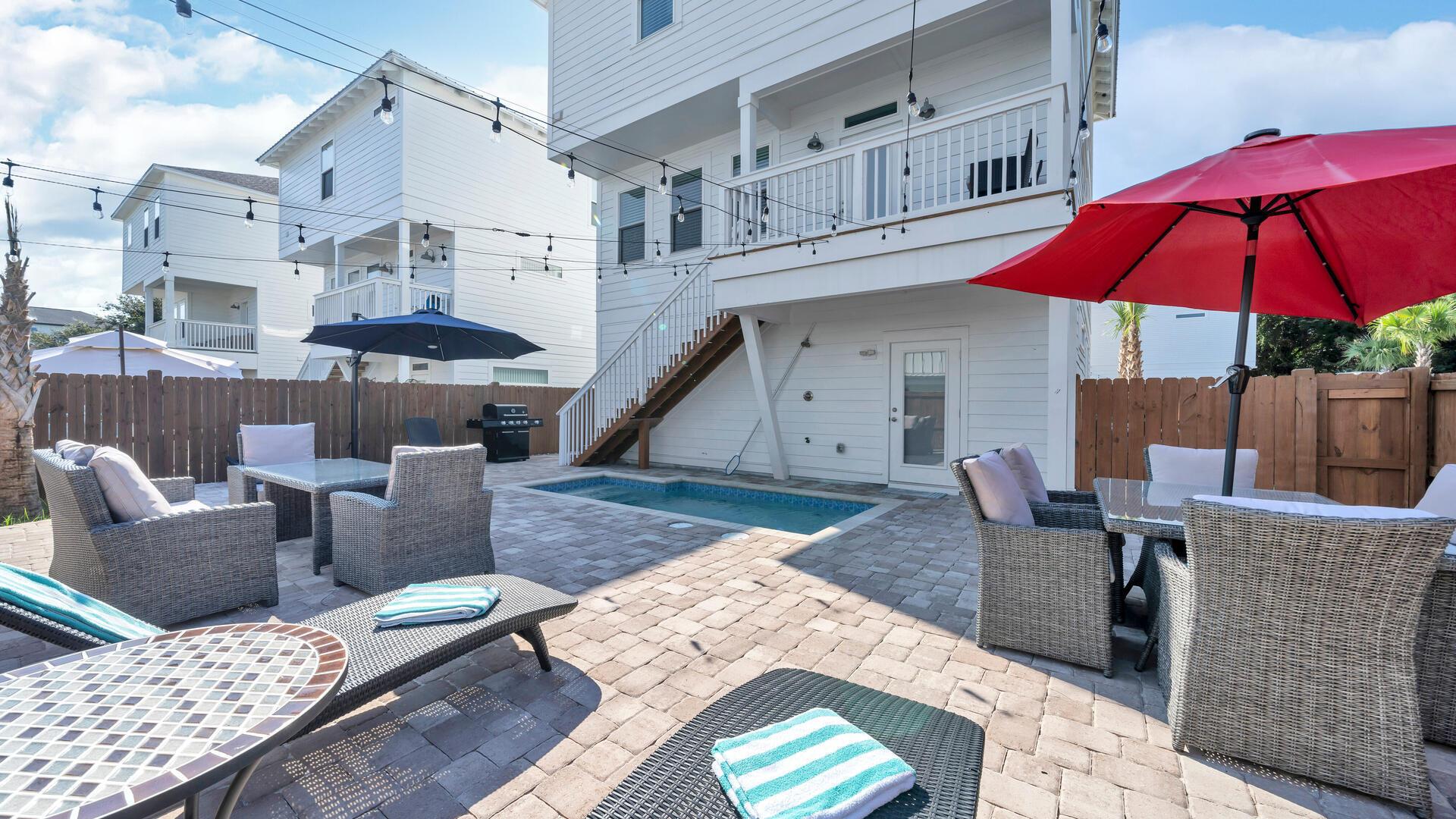 Image 4: Back Yard 4
