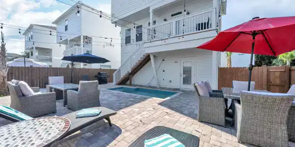 Image 4: Back Yard 4