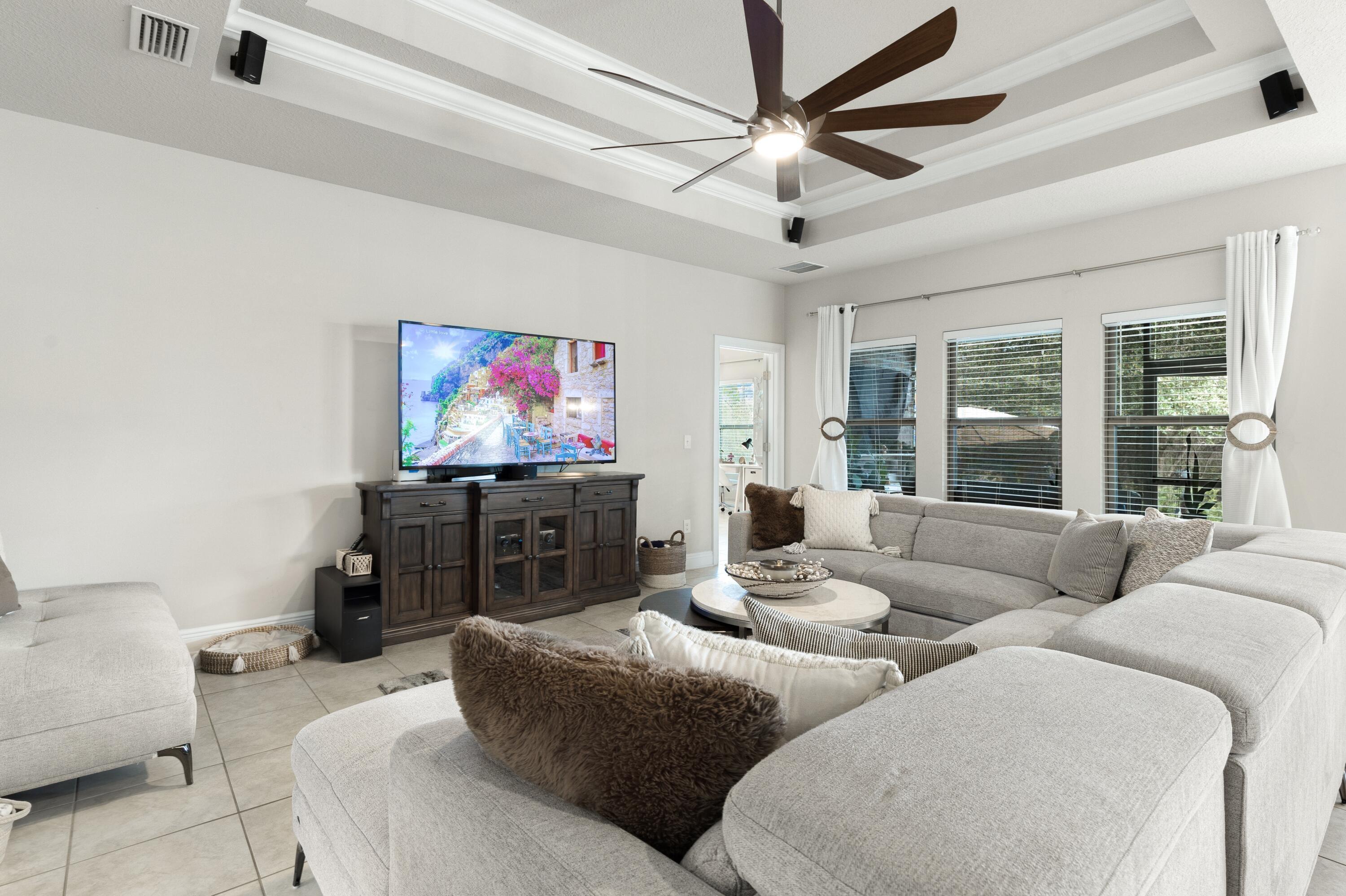 Image 2: Living Room