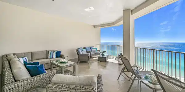 Image 2: 1b (2) HUGE balcony for relaxation!
