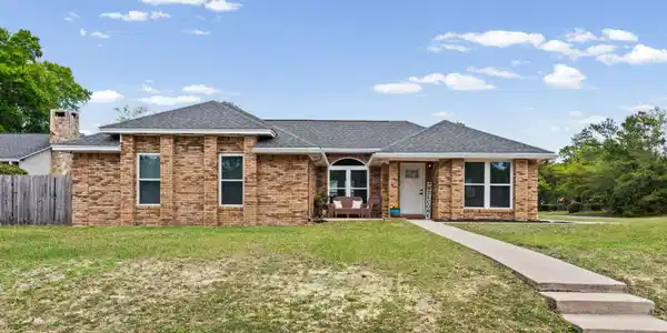 943 Ridgewood Way