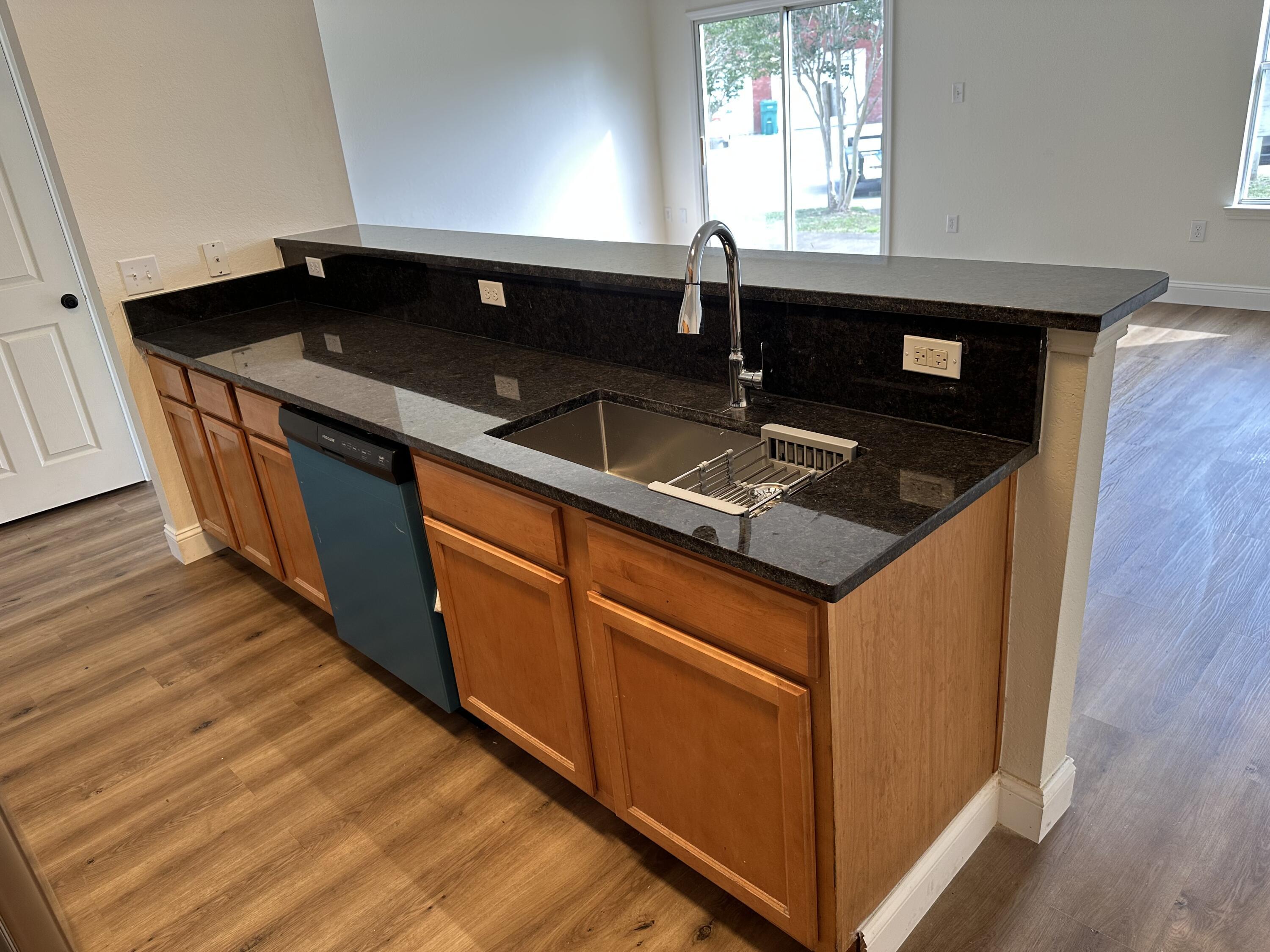 Image 3: Kitchen Island