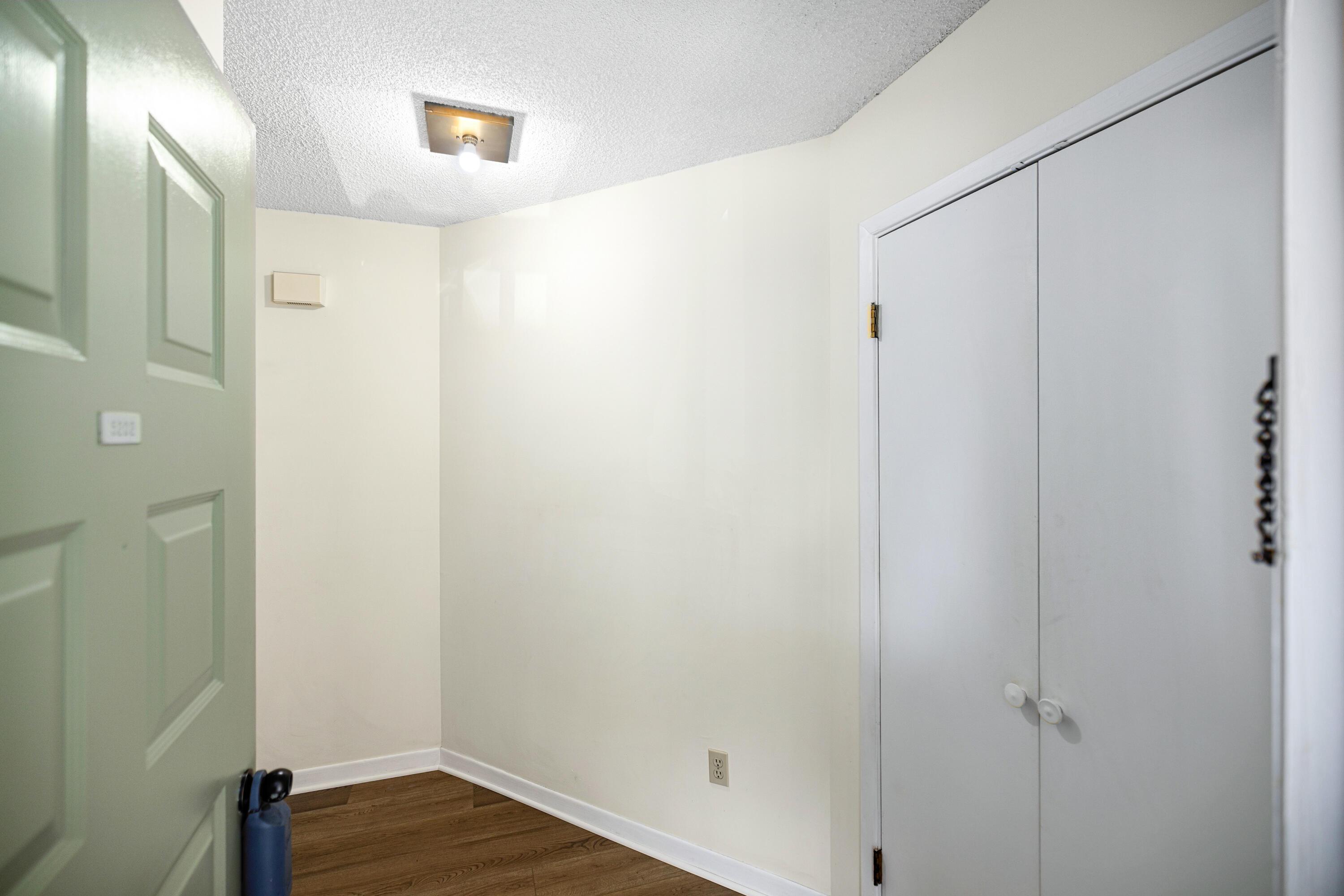 Image 2: FOYER