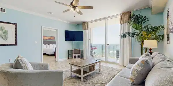 Image 3: Living Room