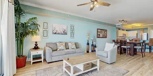 Image 4: Living Room