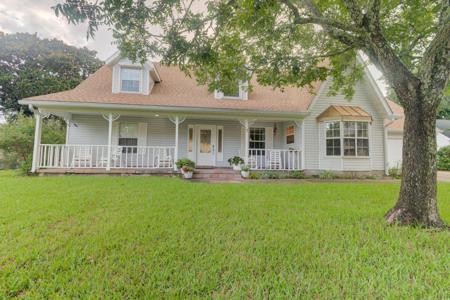 7 Sleepy Hollow Drive