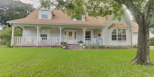 7 Sleepy Hollow Drive