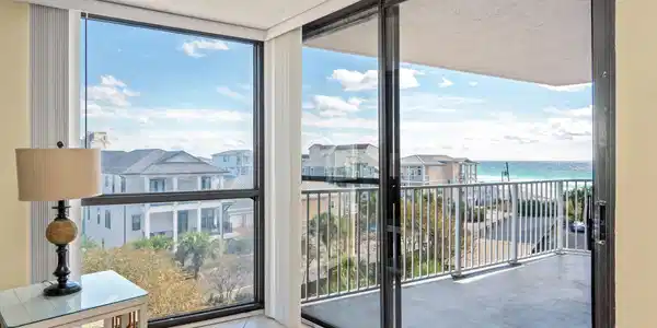 Image 3: Balcony