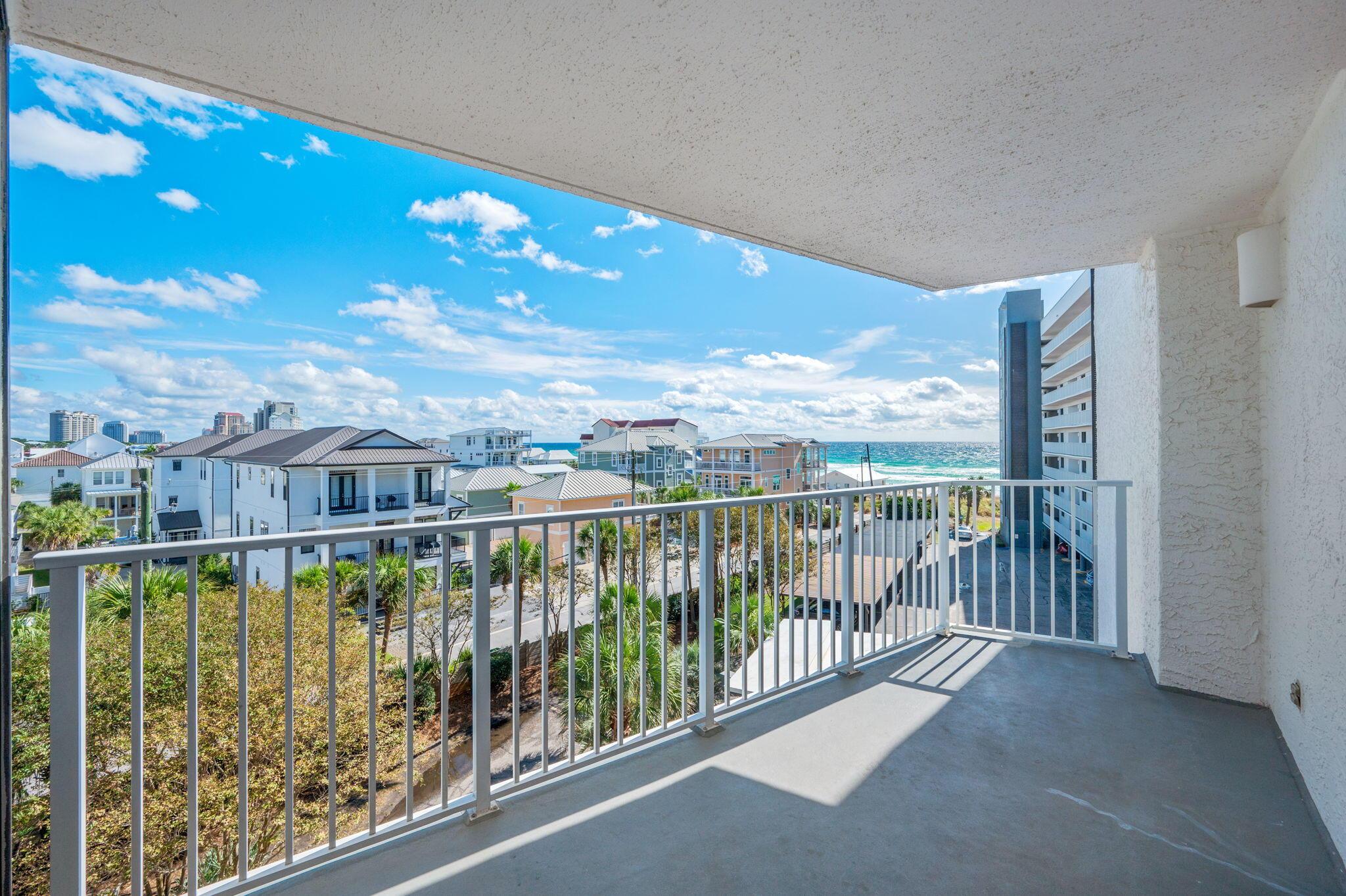 Image 4: Balcony