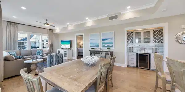 Image 4: Dining Area