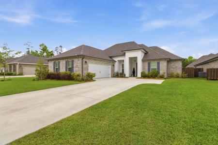 140 Flora Lane