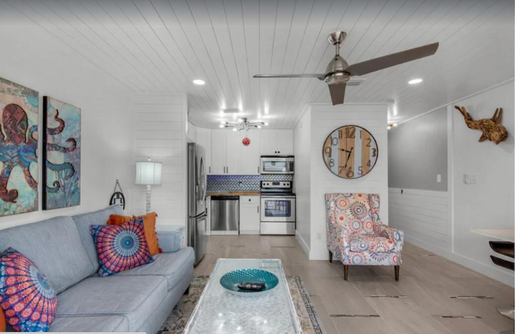 Image 2: Living room