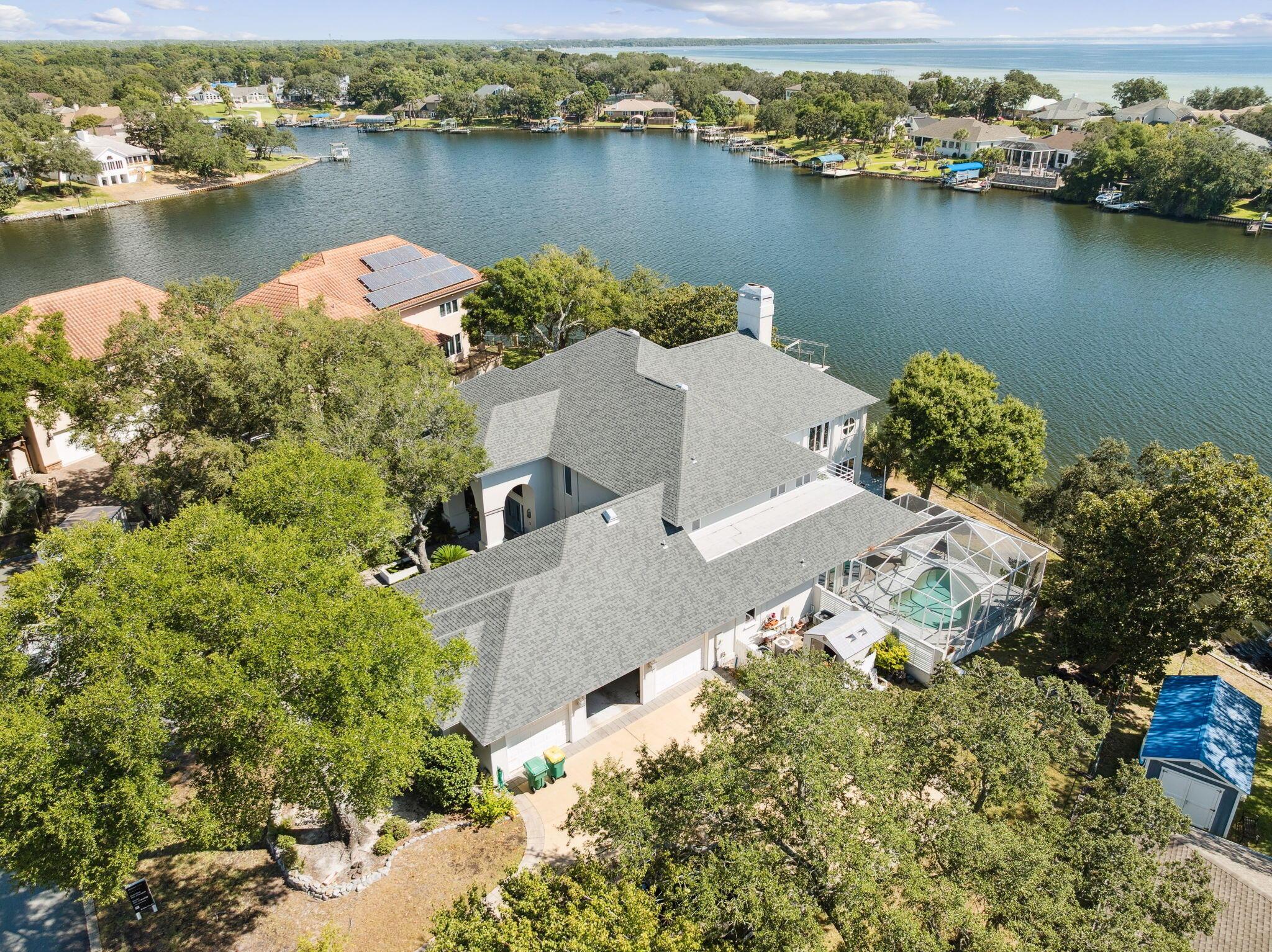 Image 3: Large home - Waterfront