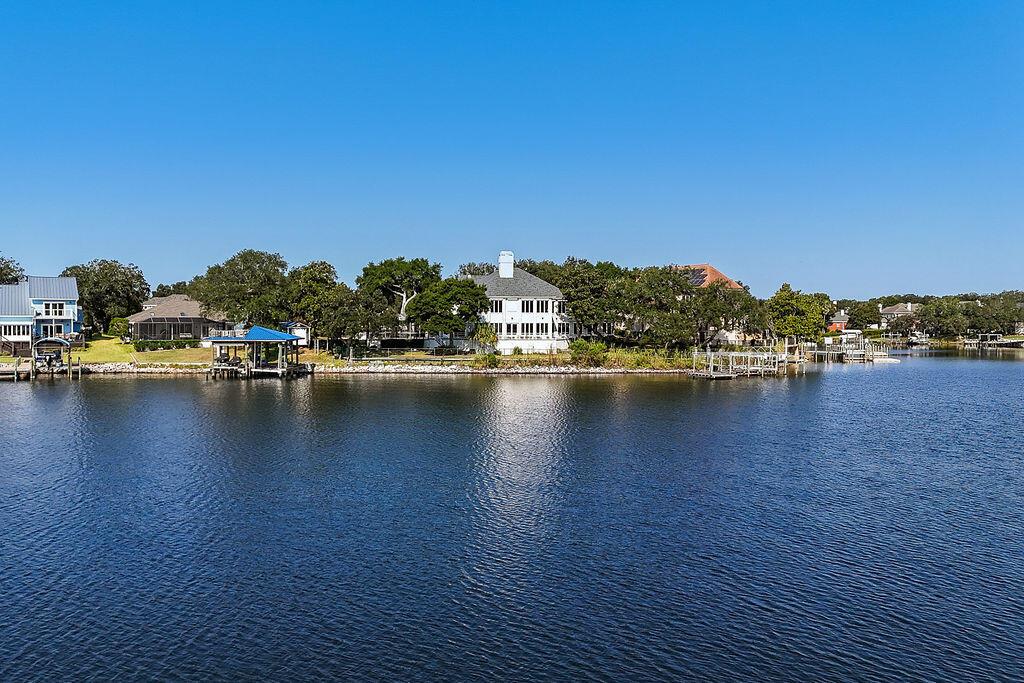 Image 4: 180' on the water