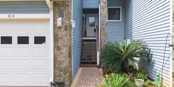 Image 2: 4-web-or-mls-1818-sea-pines-ln
